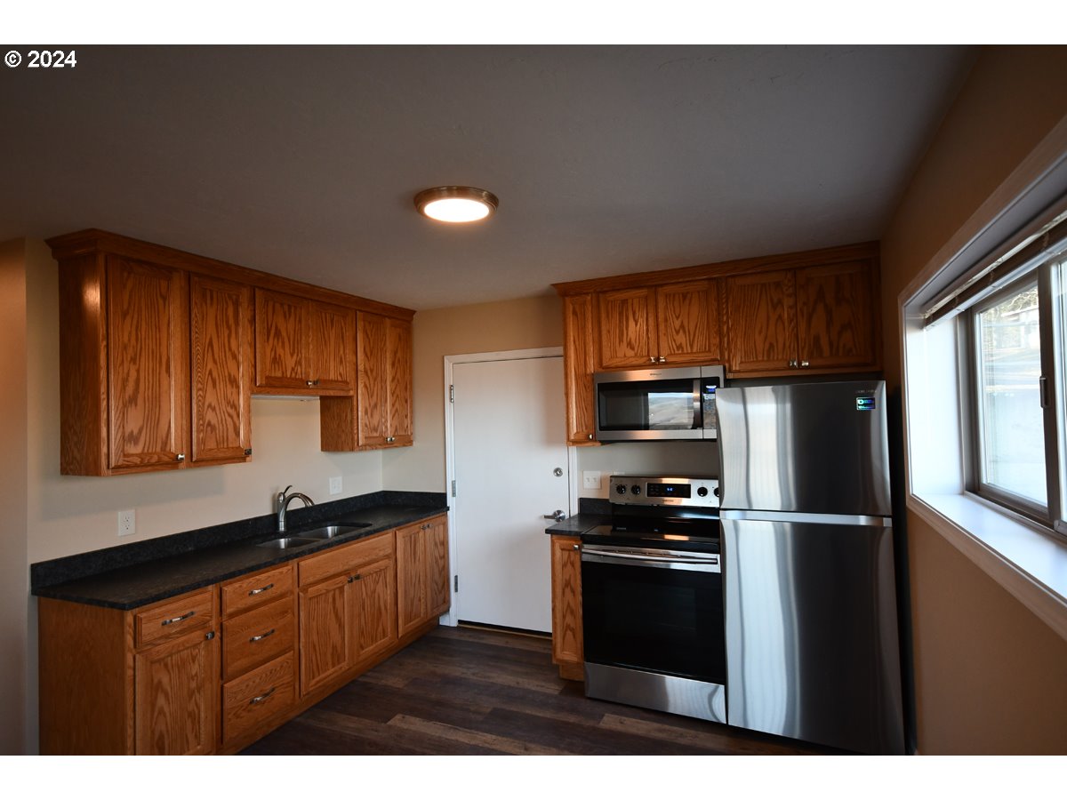 4675 Cherry Heights Road The Dalles, OR 97058 - Photo 7 of 24 Gallery Image 7
