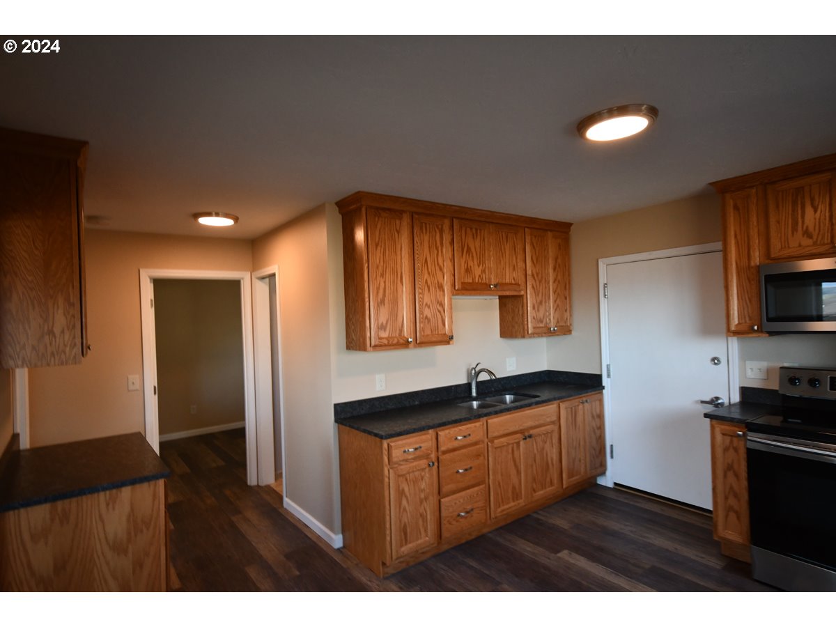 4675 Cherry Heights Road The Dalles, OR 97058 - Photo 8 of 24 Gallery Image 8