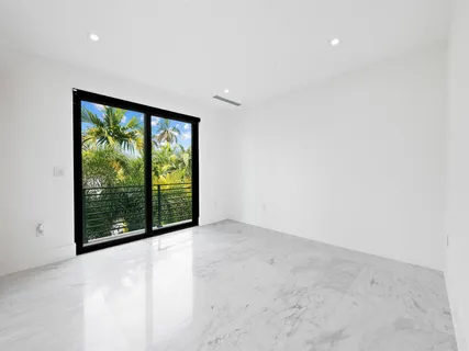 $10,200,000 | 111 Fiesta Way, Fort Lauderdale, FL 33301