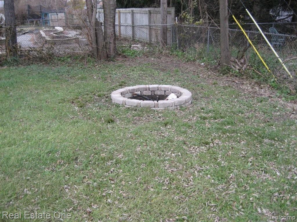 492 East 14 Mile Road Clawson, MI 48017 - Photo 5 of 26 FIRE PIT.jpg