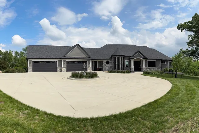 $2,495,000 | 1500 Weatherhill Ridge Court, Rochester, MN 55902