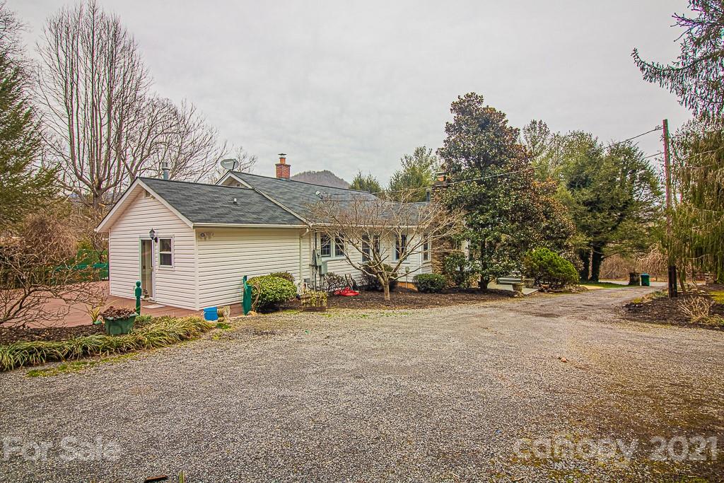 16 Old Bee Tree Road Swannanoa, NC 28778 - Photo 5 of 34 Gallery Image 5