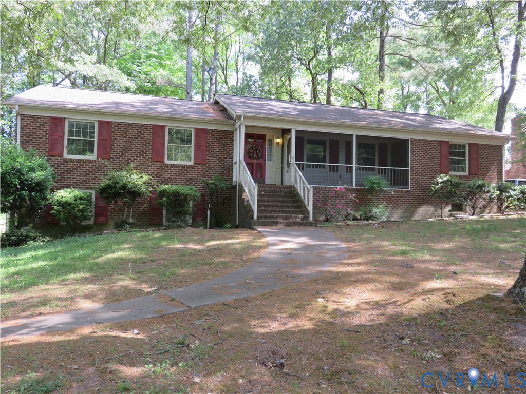 8379 Quailfield Road Mechanicsville, VA 23116 - Photo 4 of 56 a front view of house with yard and green space