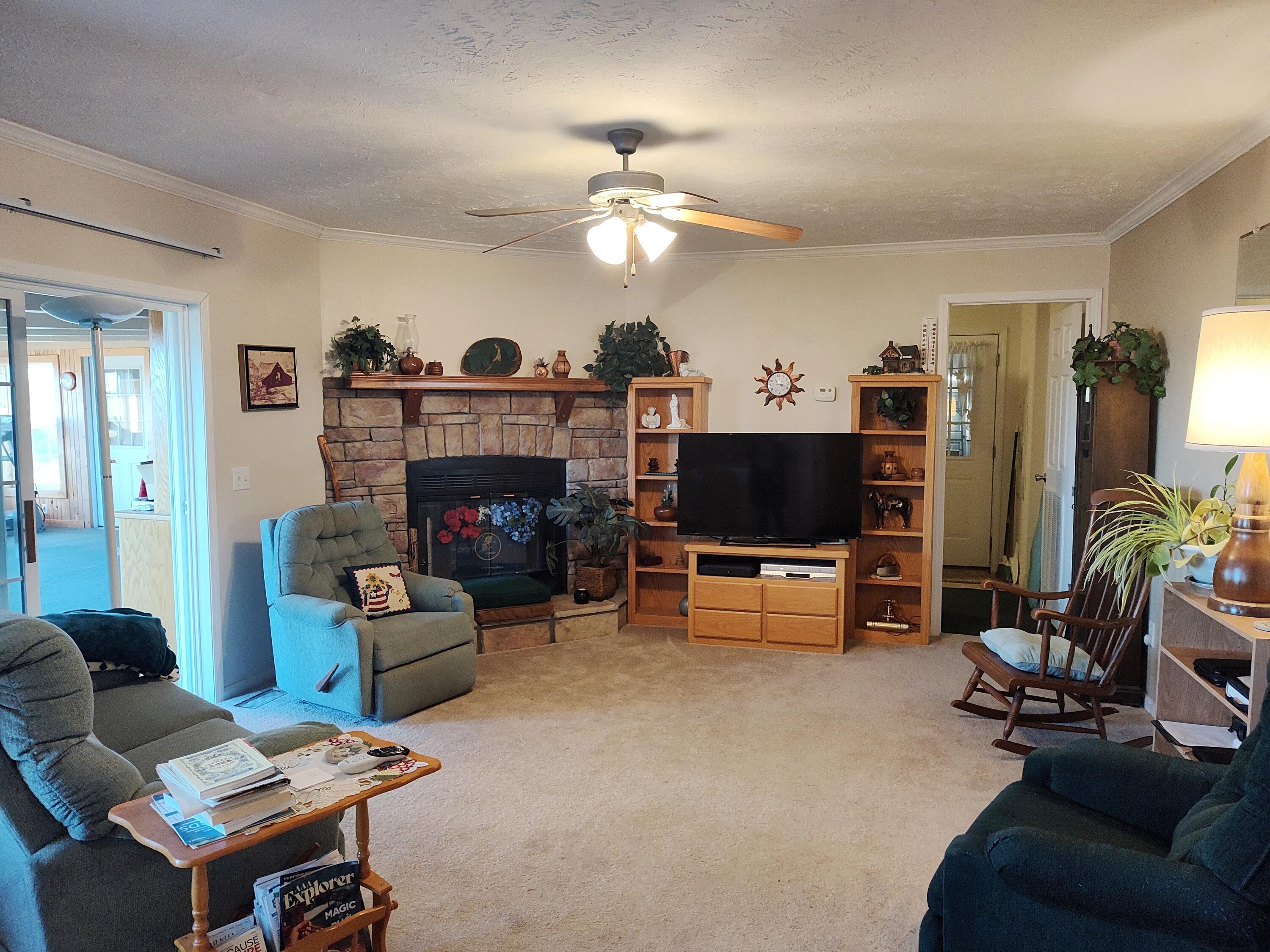 1672 East 355th Road Bolivar, MO 65613 - Photo 31 of 92 Family room