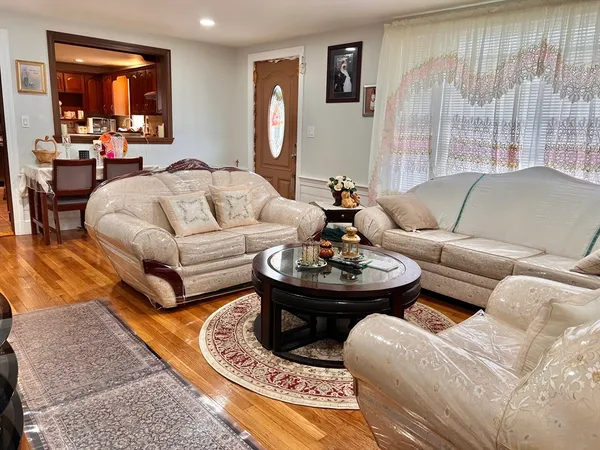 $3,600 | 470 Pleasant Street, Canton, MA 02021