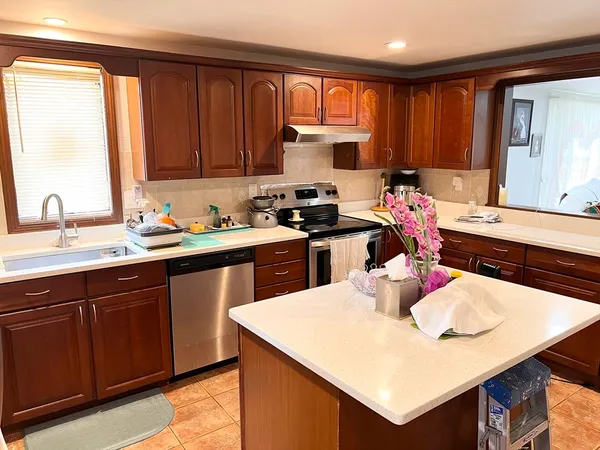 $3,600 | 470 Pleasant Street, Canton, MA 02021