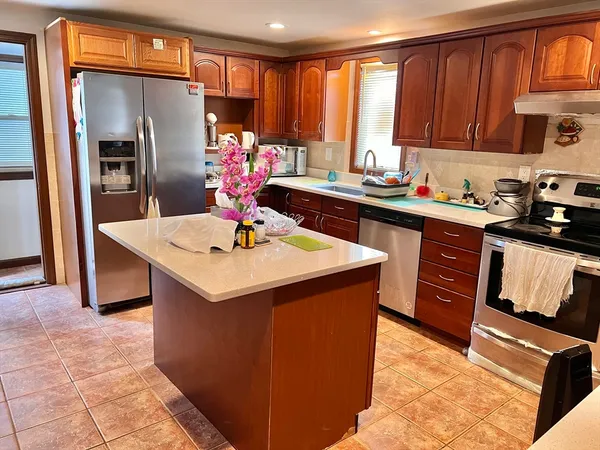 $3,600 | 470 Pleasant Street, Canton, MA 02021