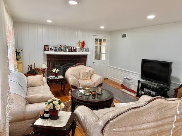 $3,600 | 470 Pleasant Street, Canton, MA 02021