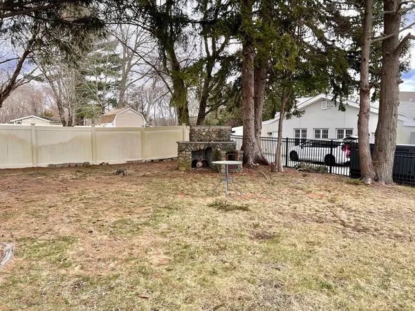 $3,600 | 470 Pleasant Street, Canton, MA 02021