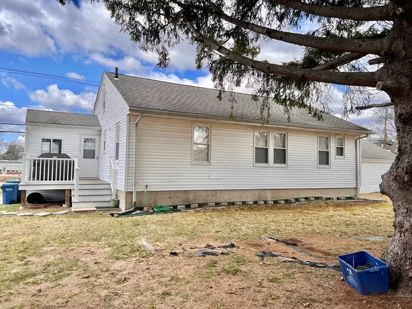 $3,600 | 470 Pleasant Street, Canton, MA 02021