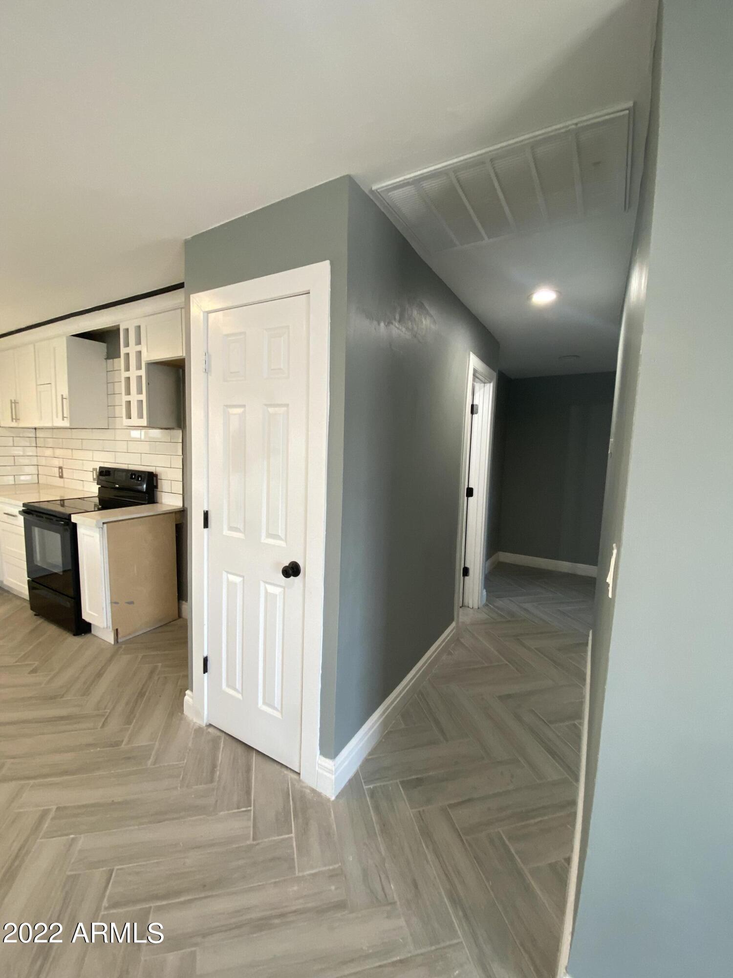 923 East Carson Road Phoenix, AZ 85042 - Photo 11 of 30 Photo Aug 25, 8 05 59 AM
