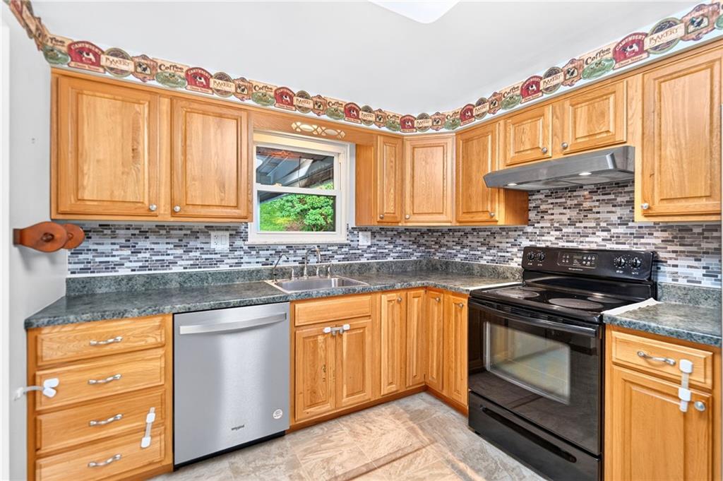 436 Sharon Road Coraopolis, PA 15108 - Photo 12 of 33