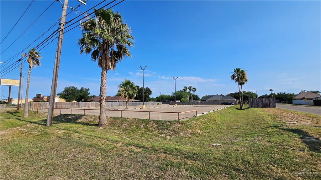 712 Us Highway La Joya, TX 78560 - Photo 6 of 10 a view of a swimming pool and an outdoor seating