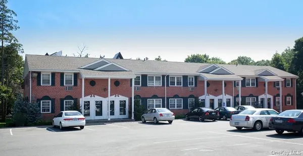 $2,365 | 64 South Clinton Avenue, Unit 2B, Bay Shore, NY 11706