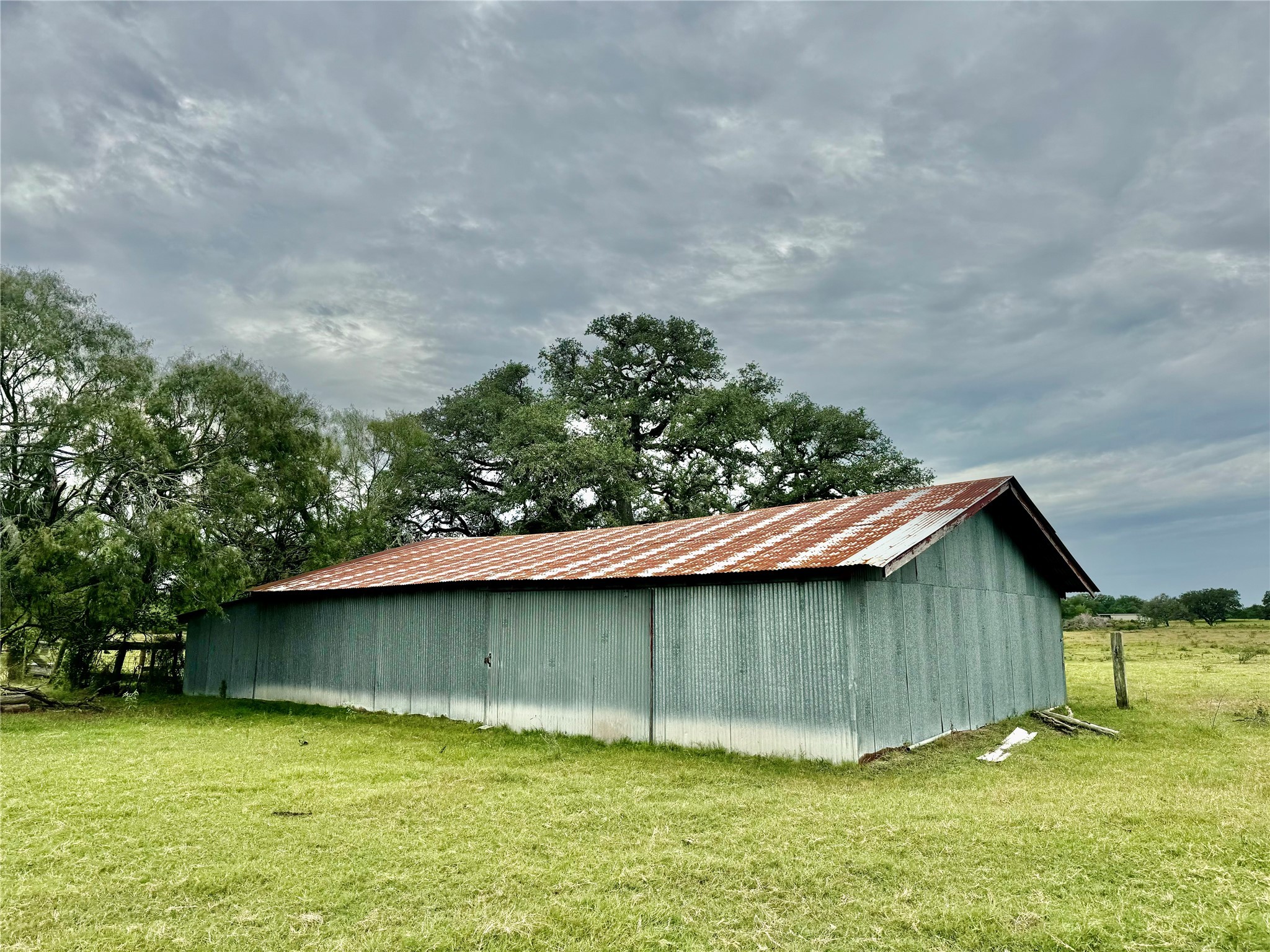 312 County Road 312 Yoakum, TX 77995 - Photo 6 of 28 a backyard of a house with lots of green space