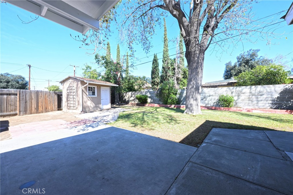 10028 Mildred Court Riverside, CA 92503 - Photo 32 of 50 a backyard of a house with table and chairs