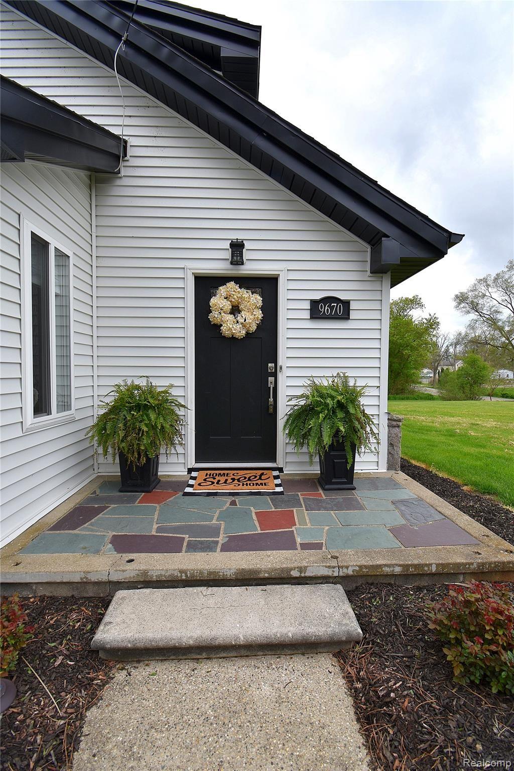 9670 Marshall Road South Lyon, MI 48178 - Photo 37 of 40 34 FORMAL ENTRANCE.JPG