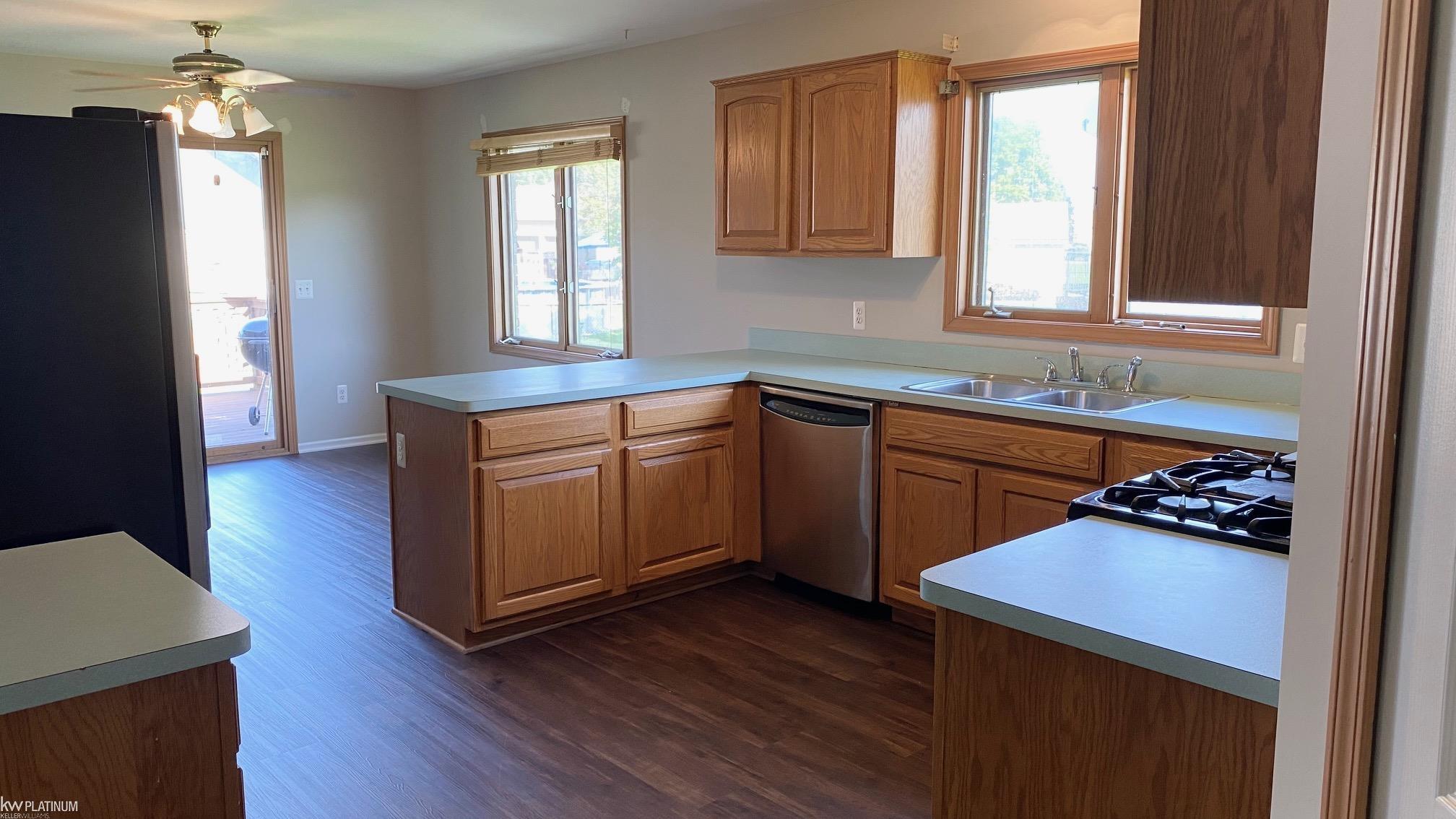 51827 Lillian Road New Baltimore, MI 48047 - Photo 15 of 46 50121085-14.JPG