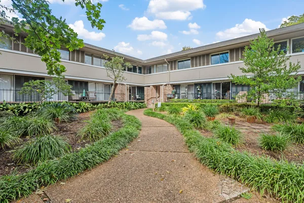 $2,100 | 642 South Ripple Creek Drive, Unit 642, Houston, TX 77057