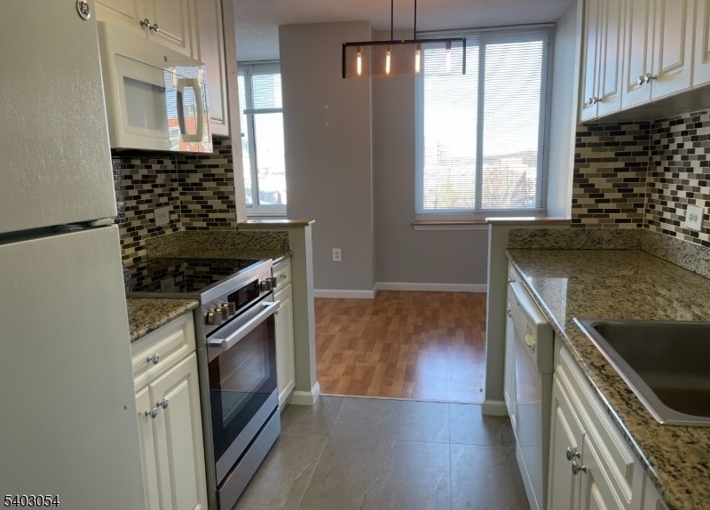 100 Old Palisade Road Fort Lee, NJ 07024 - Photo 2 of 9