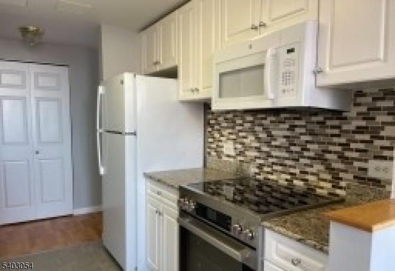 100 Old Palisade Road Fort Lee, NJ 07024 - Photo 6 of 9