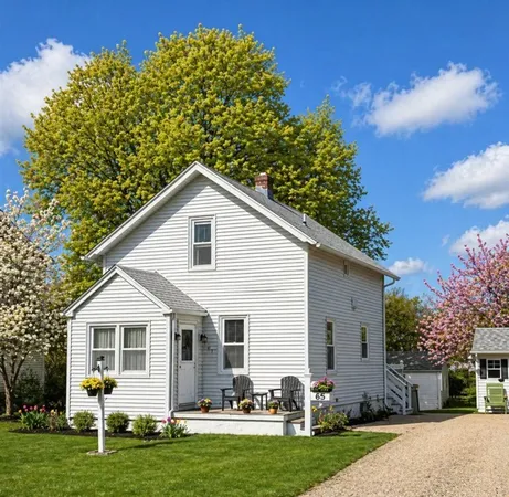 $3,200 | 65 Maple Avenue, Middletown, RI 02842