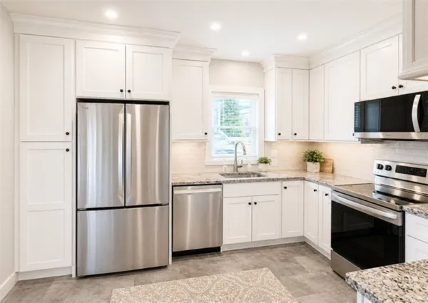 $3,200 | 65 Maple Avenue, Middletown, RI 02842