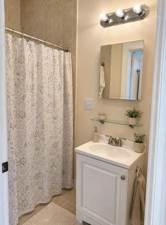 $3,200 | 65 Maple Avenue, Middletown, RI 02842