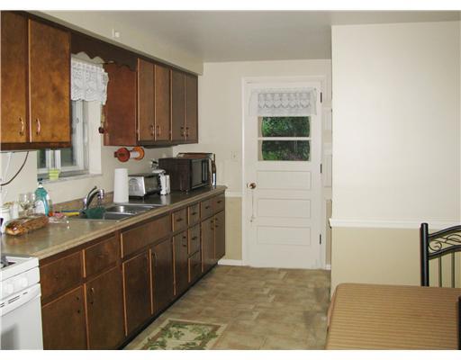 47 Carlsbad Road Plum, PA 15239 - Photo 5 of 18 Kitchen.