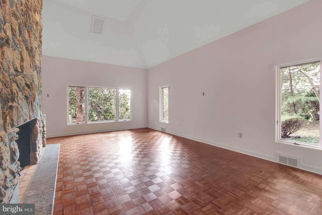 860 Upland Road York, PA 17403 - Photo 6 of 36 Gallery Image 6