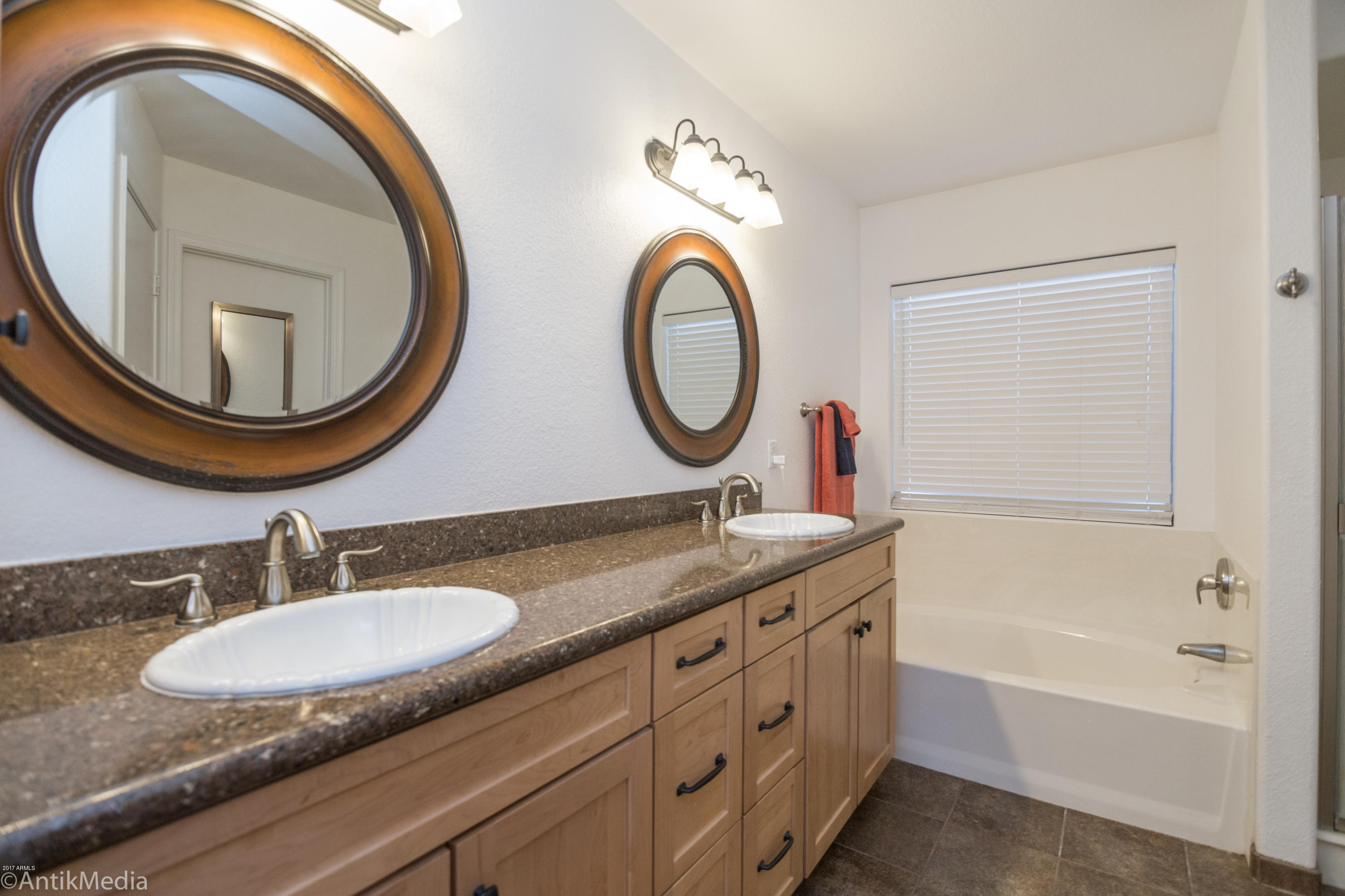 509 West St John Road Phoenix, AZ 85023 - Photo 14 of 30 Master Bath