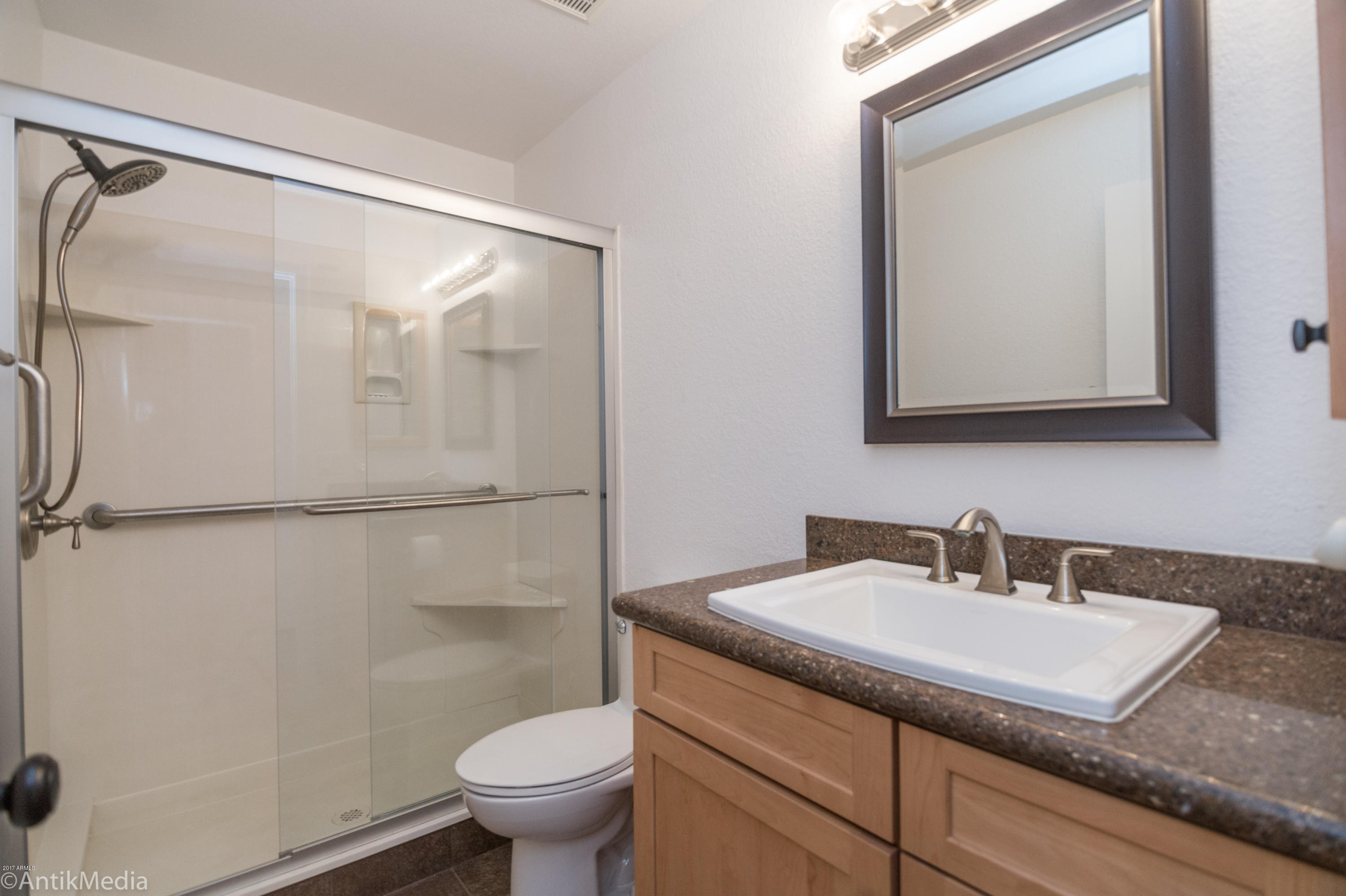 509 West St John Road Phoenix, AZ 85023 - Photo 17 of 30 Guest Bath 2