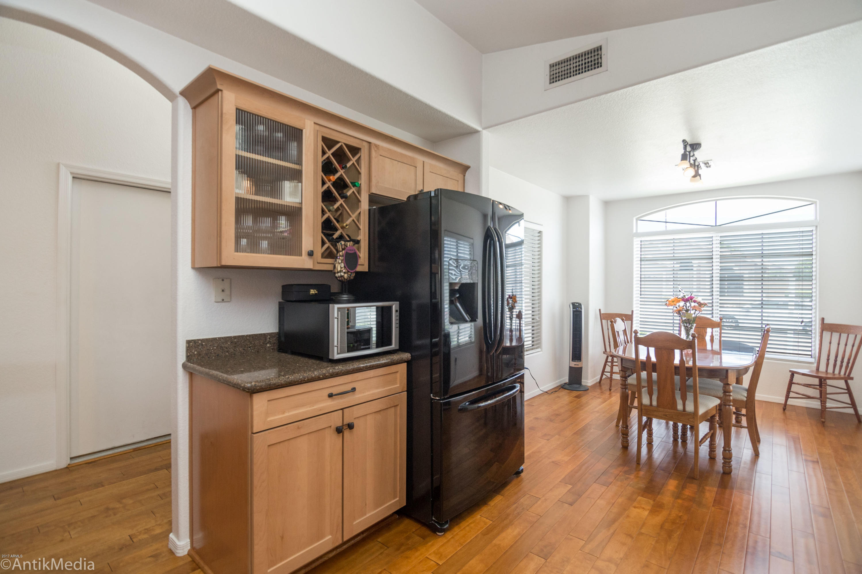 509 West St John Road Phoenix, AZ 85023 - Photo 5 of 30 Kitchen