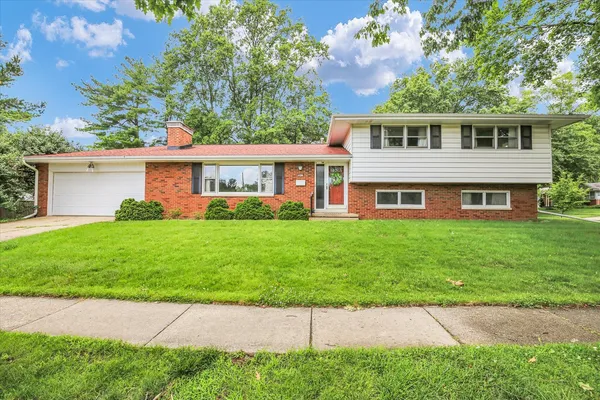 $300,000 | 2017 South Cottage Grove Avenue, Urbana, IL 61801