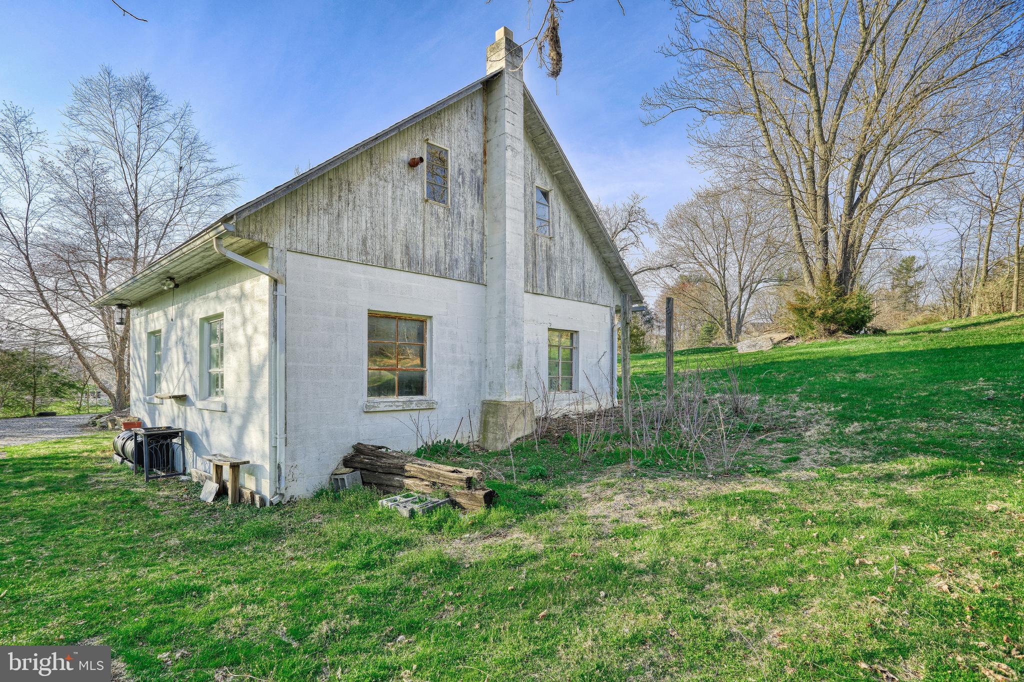 755 Valley Road York, PA 17403 - Photo 6 of 36 Gallery Image 6
