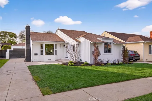$1,389,000 | 3825 Edgehill Drive, Los Angeles, CA 90008