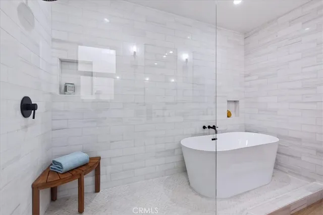 $1,389,000 | 3825 Edgehill Drive, Los Angeles, CA 90008