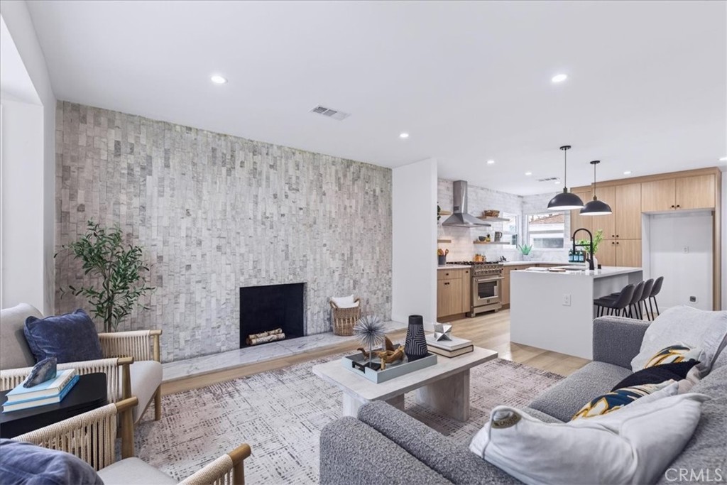 3825 Edgehill Drive Los Angeles, CA 90008 - Photo 2 of 32