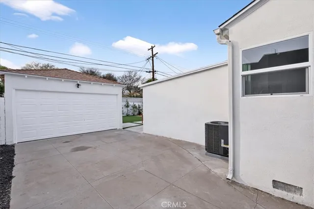 $1,389,000 | 3825 Edgehill Drive, Los Angeles, CA 90008