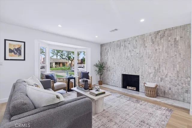 $1,389,000 | 3825 Edgehill Drive, Los Angeles, CA 90008