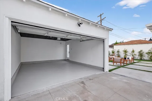 $1,389,000 | 3825 Edgehill Drive, Los Angeles, CA 90008