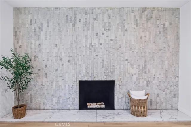 $1,389,000 | 3825 Edgehill Drive, Los Angeles, CA 90008