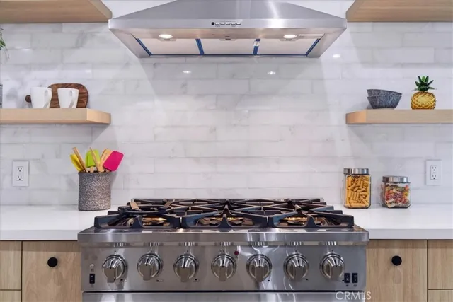 $1,389,000 | 3825 Edgehill Drive, Los Angeles, CA 90008