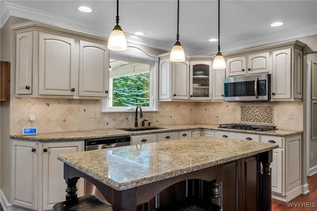 $719,900 | 9210 Via Cimato Drive, Clarence, NY 14032