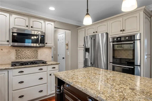 $719,900 | 9210 Via Cimato Drive, Clarence, NY 14032