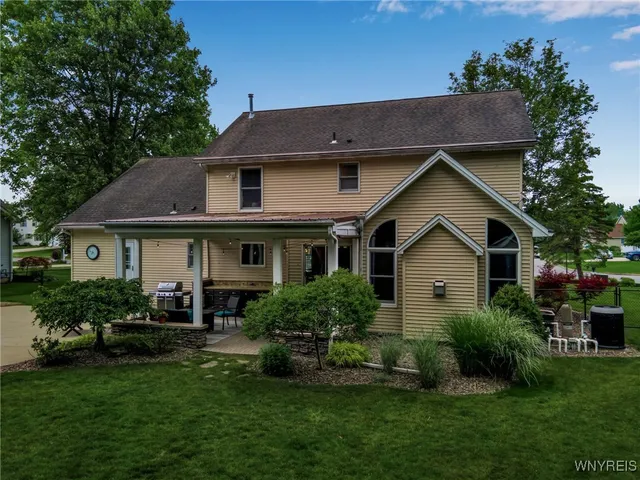 $719,900 | 9210 Via Cimato Drive, Clarence, NY 14032