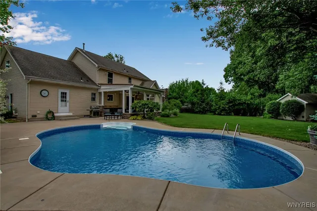 $719,900 | 9210 Via Cimato Drive, Clarence, NY 14032