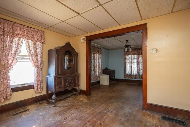 a view of livingroom with furniture and windows