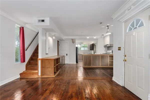 $325,000 | 810 West 16th Street, Kansas City, MO 64108