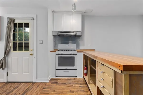 $325,000 | 810 West 16th Street, Kansas City, MO 64108